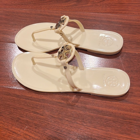 Tory Burch sandals!! - Picture 3 of 4